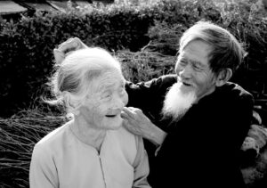 Tình Nghĩa và Bởi Lòng Tốt: Món Quà Từ Chị Hàng Xóm